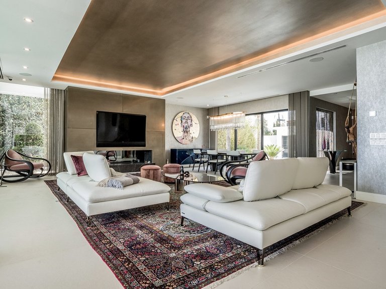 Villa for Sale in The Golden Mile, Malaga 12