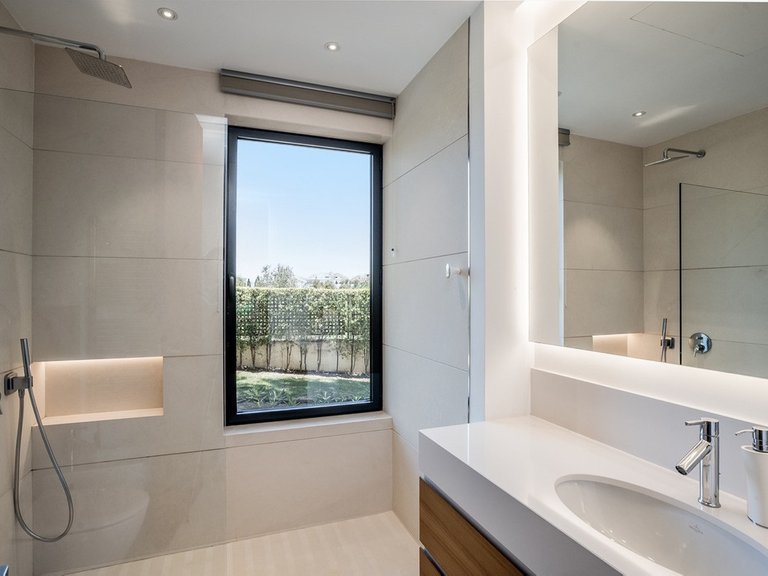 Villa for Sale in The Golden Mile, Malaga 21