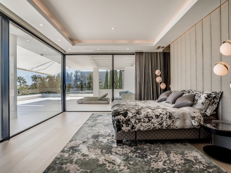 Villa for Sale in The Golden Mile, Malaga 25