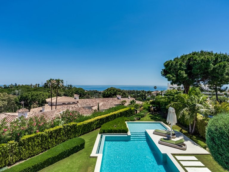 Villa for Sale in The Golden Mile, Malaga 3