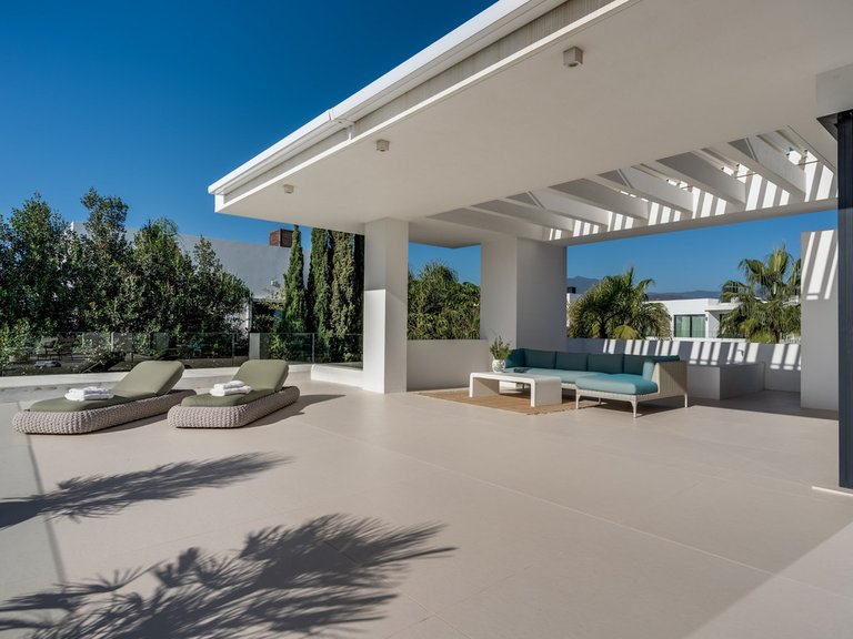 Villa for Sale in The Golden Mile, Malaga 32