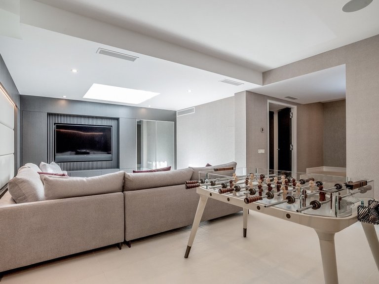 Villa for Sale in The Golden Mile, Malaga 36