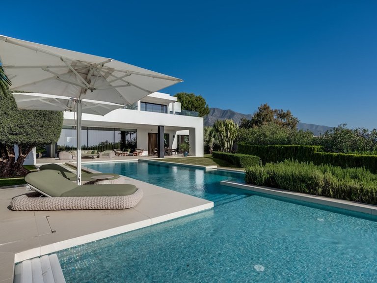 Villa for Sale in The Golden Mile, Malaga 45
