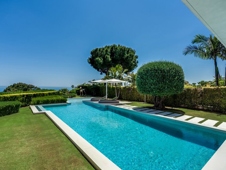 Villa for Sale in The Golden Mile, Malaga 5