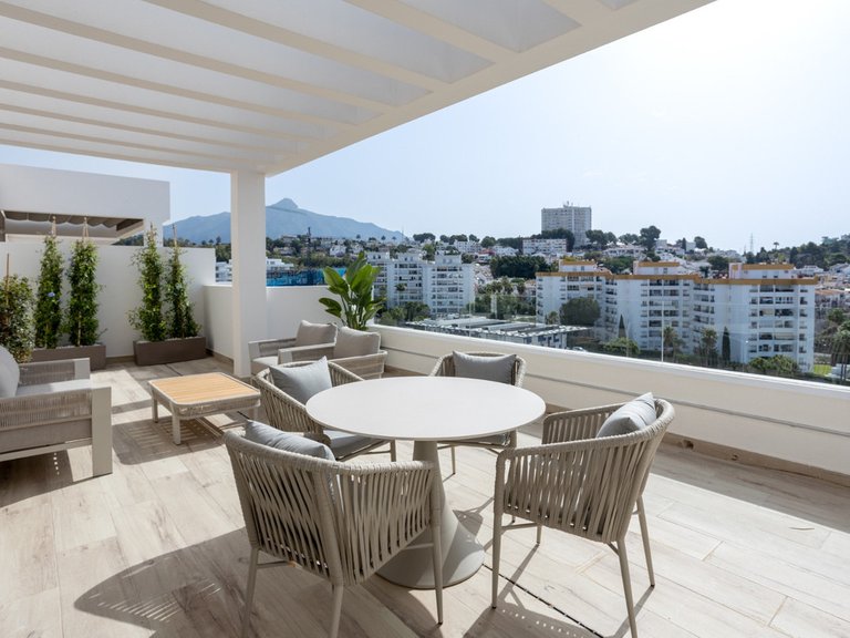 Apartment for Sale in Nueva Andalucía, Malaga 22