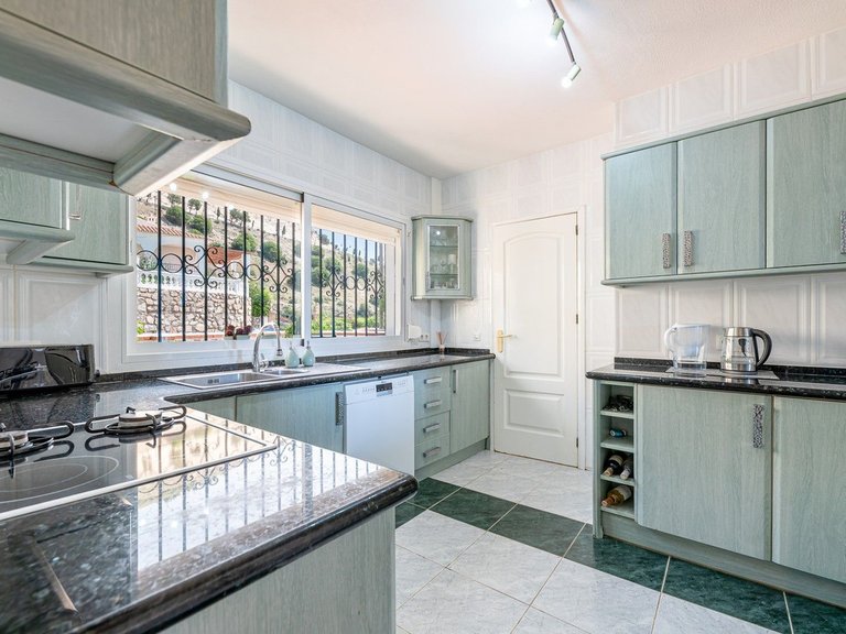 Villa for Sale in Benalmadena, Malaga 12