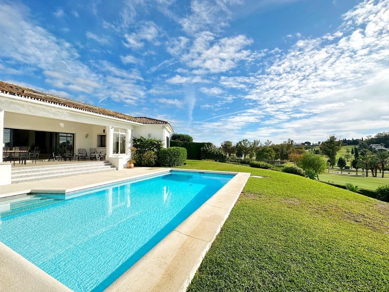 Villa for Sale in El Paraiso, Malaga 1