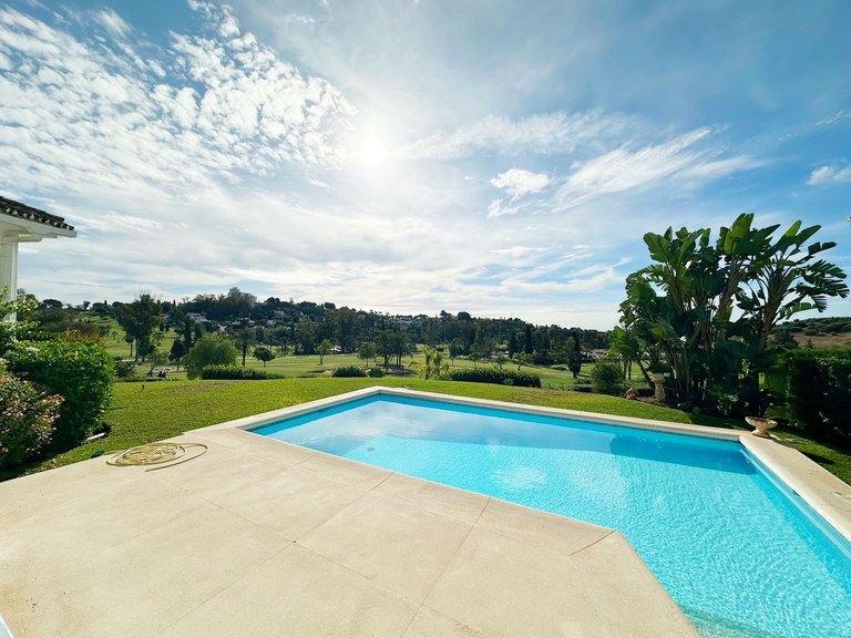 Villa for Sale in El Paraiso, Malaga 14