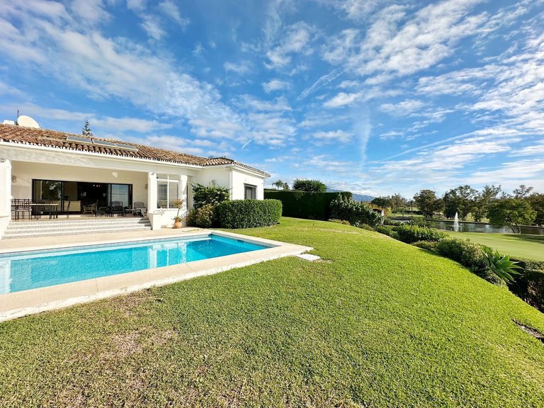 Villa for Sale in El Paraiso, Malaga 3