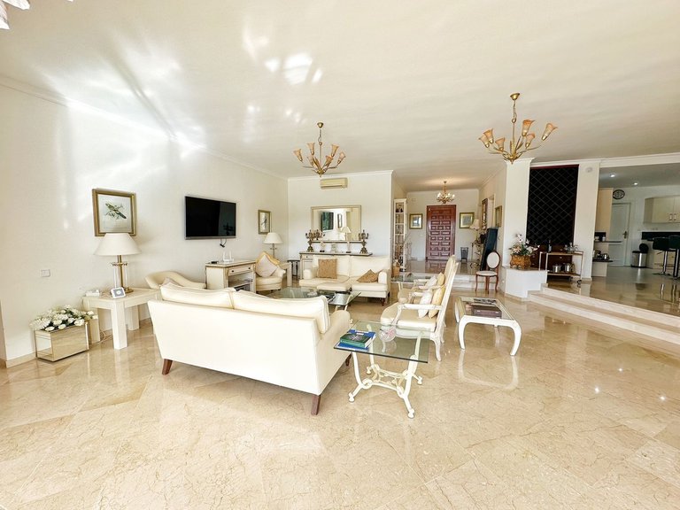 Villa for Sale in El Paraiso, Malaga 8