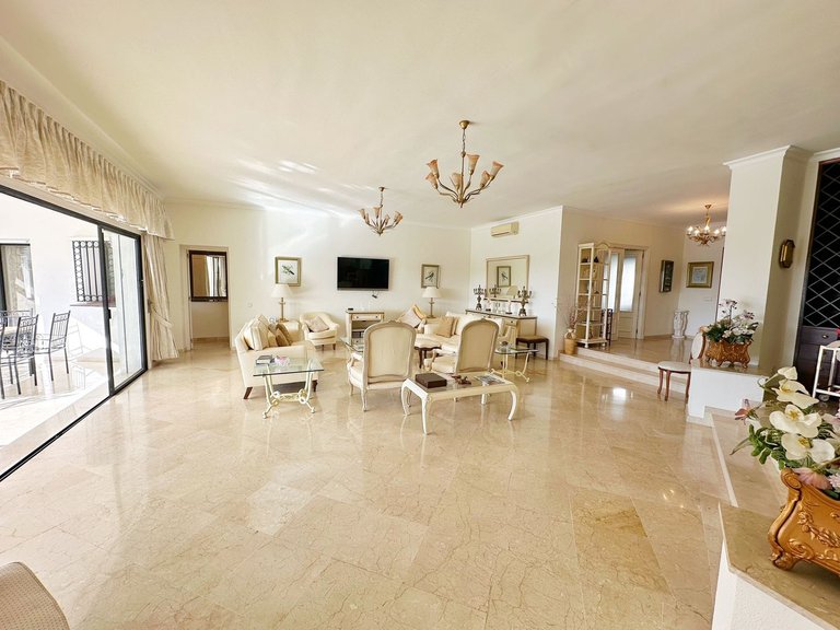 Villa for Sale in El Paraiso, Malaga 9