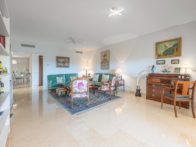 Apartment for Sale in Benahavís, Malaga 25