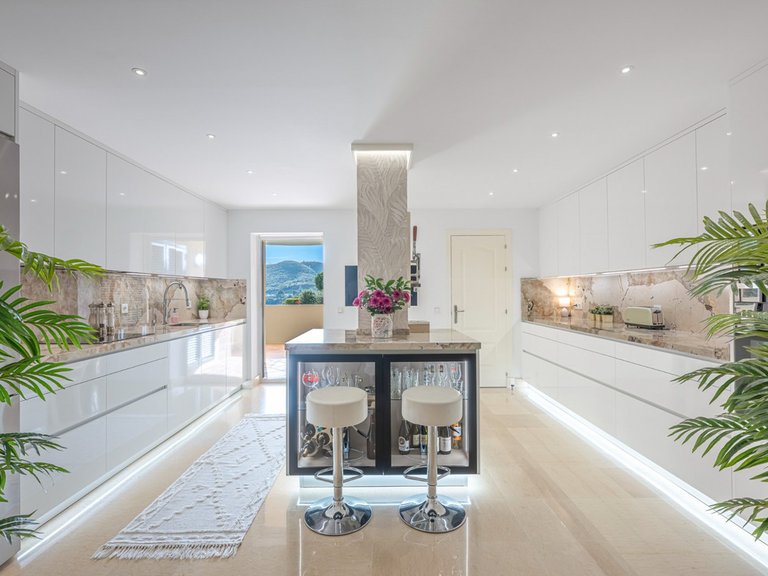 Apartment for Sale in Benahavís, Malaga 3