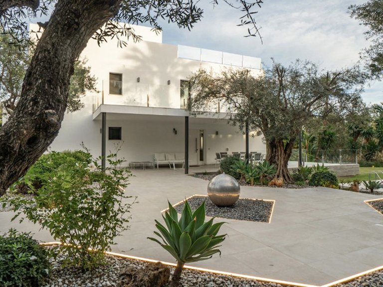 Villa for Sale in Nueva Andalucía, Malaga 16