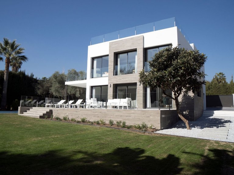 Villa for Sale in Nueva Andalucía, Malaga 2