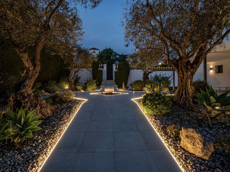 Villa for Sale in Nueva Andalucía, Malaga 21
