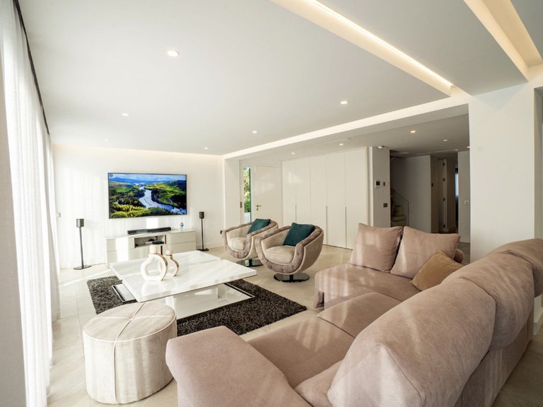Villa for Sale in Nueva Andalucía, Malaga 4