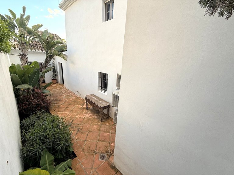 Villa for Sale in Marbella, Malaga 18