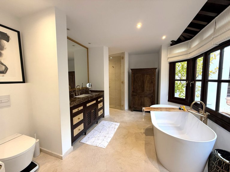 Villa for Sale in Marbella, Malaga 28