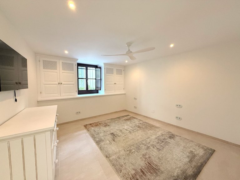 Villa for Sale in Marbella, Malaga 30