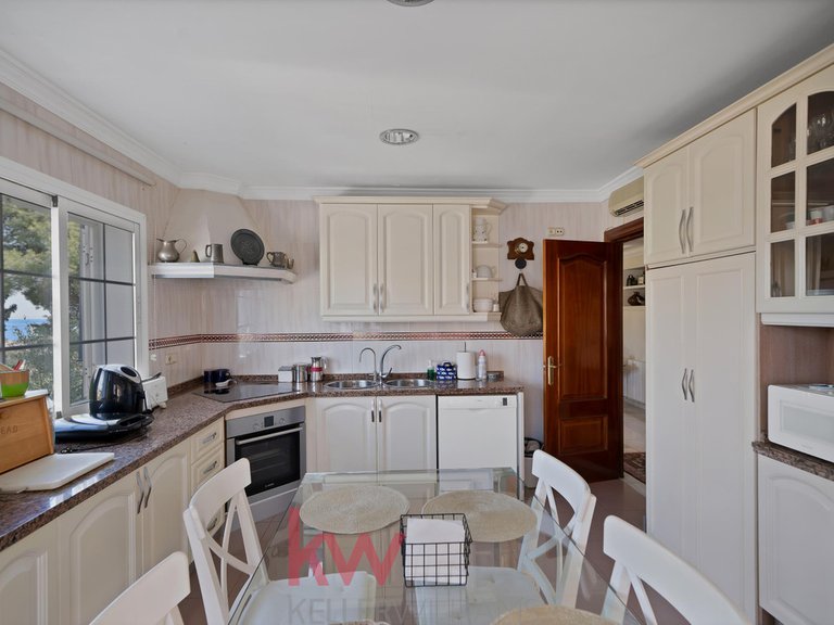 Villa for Sale in Málaga, Malaga 16