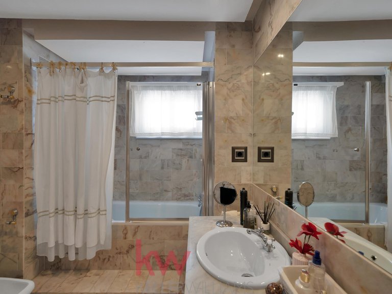 Villa for Sale in Málaga, Malaga 17