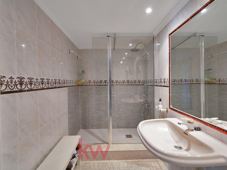 Villa for Sale in Málaga, Malaga 26