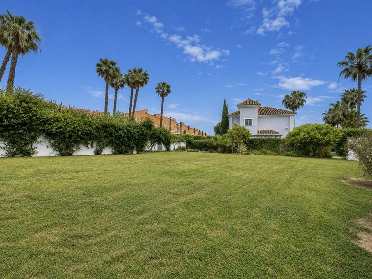 Plot for Sale in La Duquesa, Malaga 8