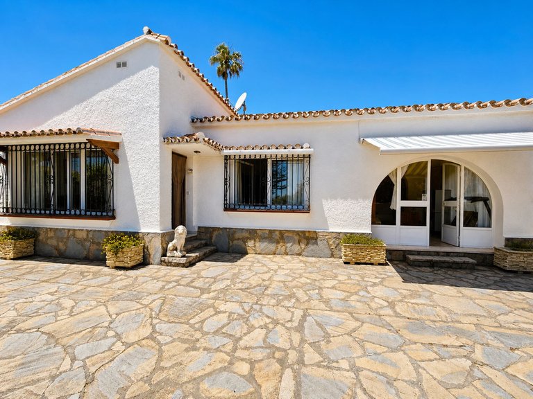 Villa for Sale in La Duquesa, Malaga 3