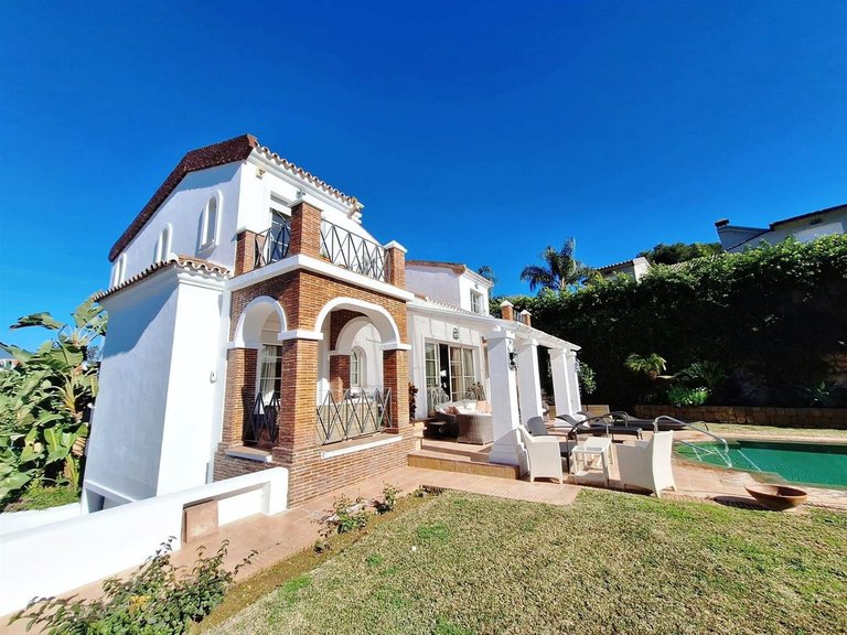 Villa for Sale in Puerto Banús, Malaga 1