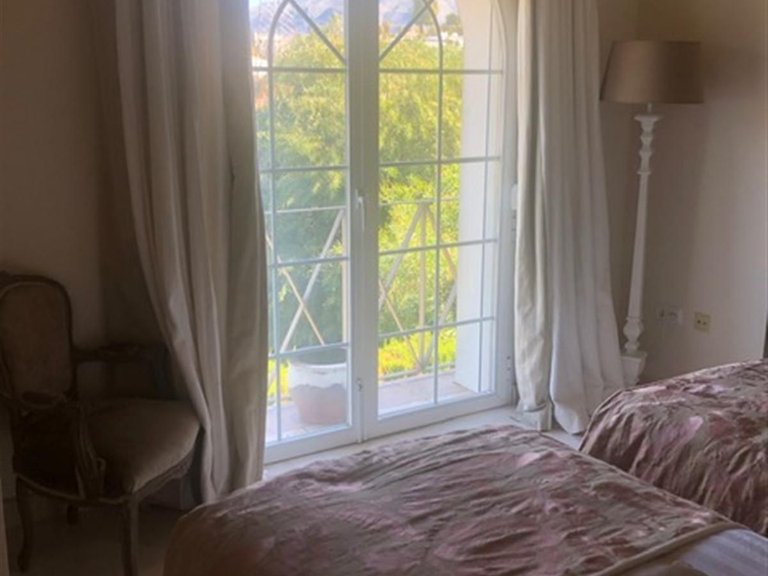 Villa for Sale in Puerto Banús, Malaga 16