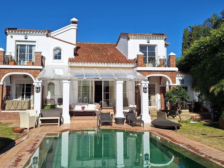 Villa for Sale in Puerto Banús, Malaga 2