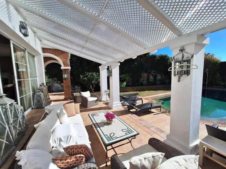 Villa for Sale in Puerto Banús, Malaga 3
