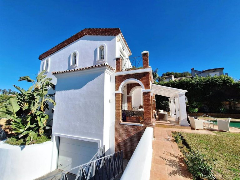 Villa for Sale in Puerto Banús, Malaga 7