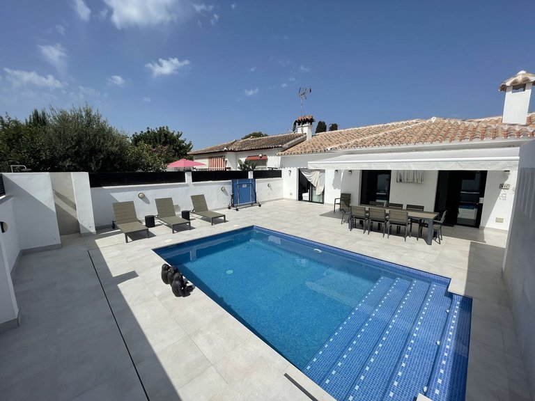 Villa for Sale in San Pedro De Alcántara, Malaga 1