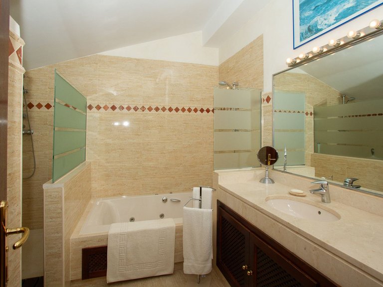 Apartment for Sale in La Mairena, Malaga 9