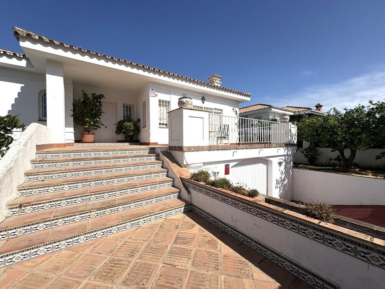 Villa for Sale in Alhaurín De La Torre, Malaga 1