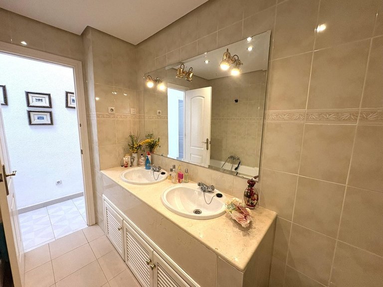 Villa for Sale in Alhaurín De La Torre, Malaga 37