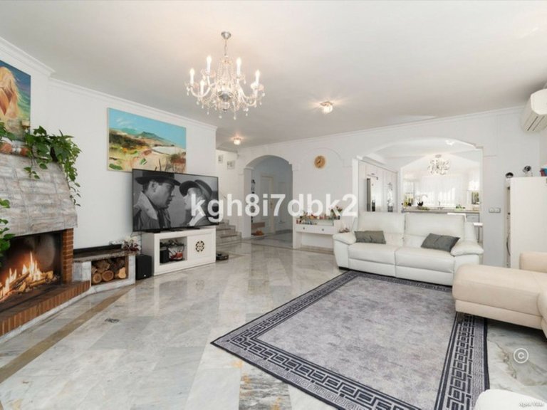 Villa for Sale in Estepona, Malaga 10