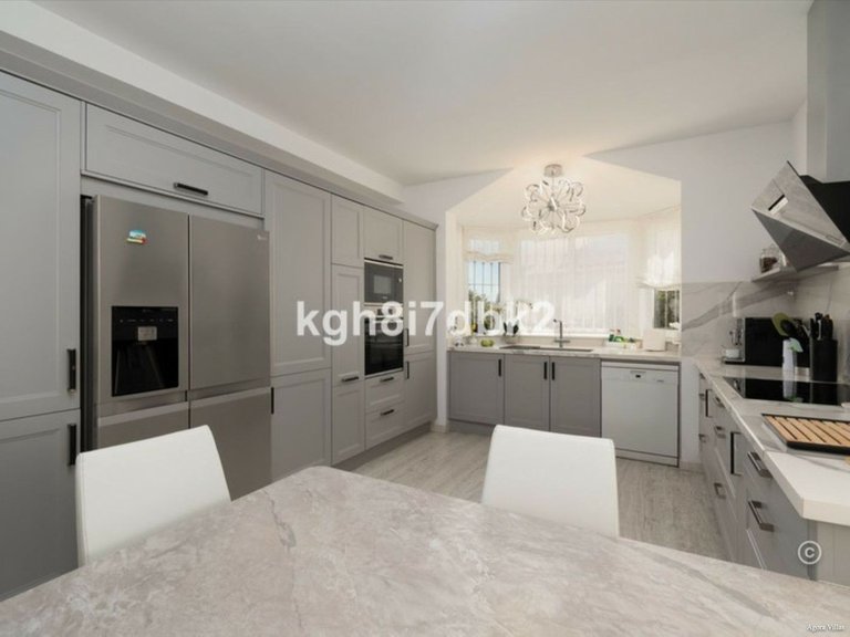 Villa for Sale in Estepona, Malaga 12