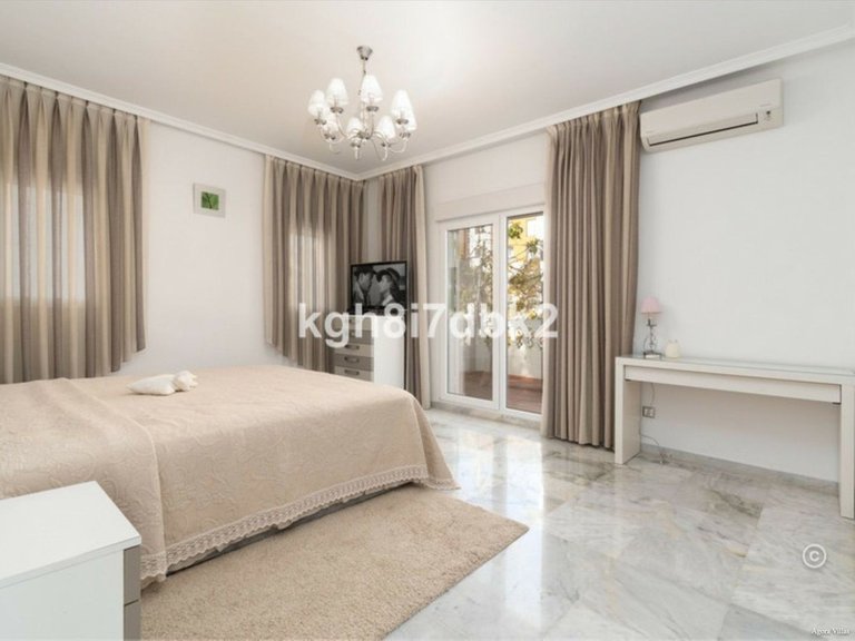 Villa for Sale in Estepona, Malaga 24
