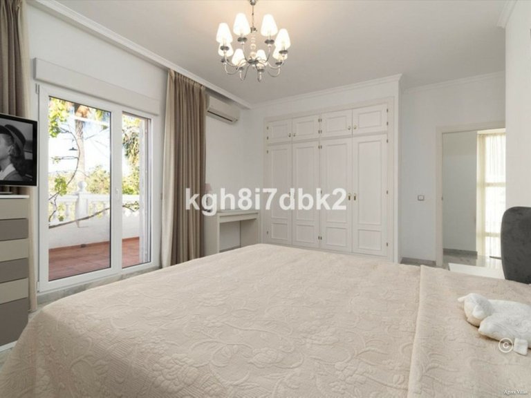 Villa for Sale in Estepona, Malaga 25
