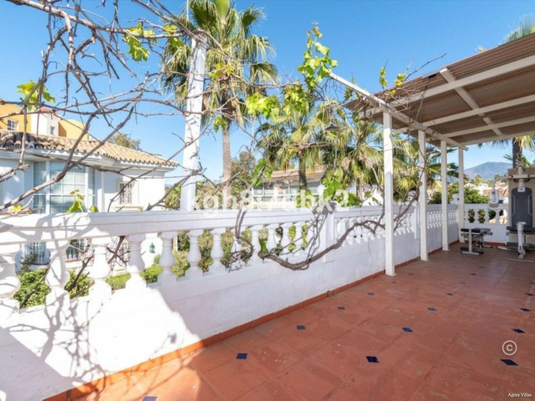 Villa for Sale in Estepona, Malaga 26