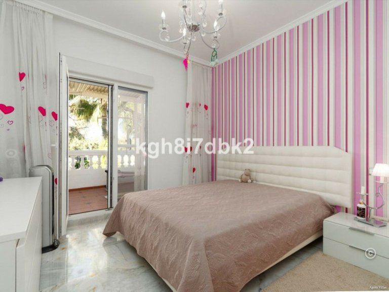 Villa for Sale in Estepona, Malaga 28