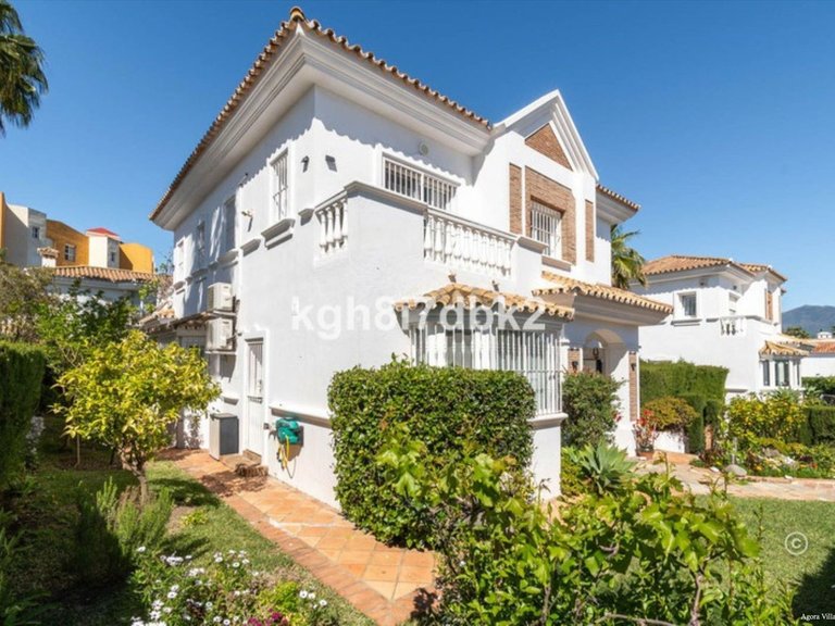 Villa for Sale in Estepona, Malaga 3