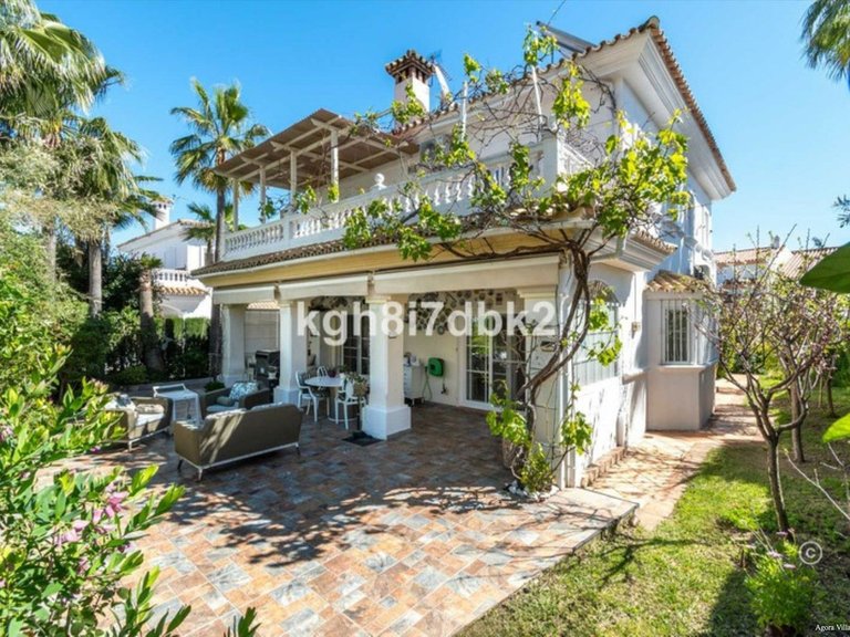 Villa for Sale in Estepona, Malaga 4