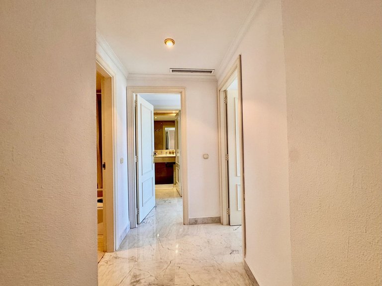 Apartment for Sale in Puerto Banús, Malaga 10