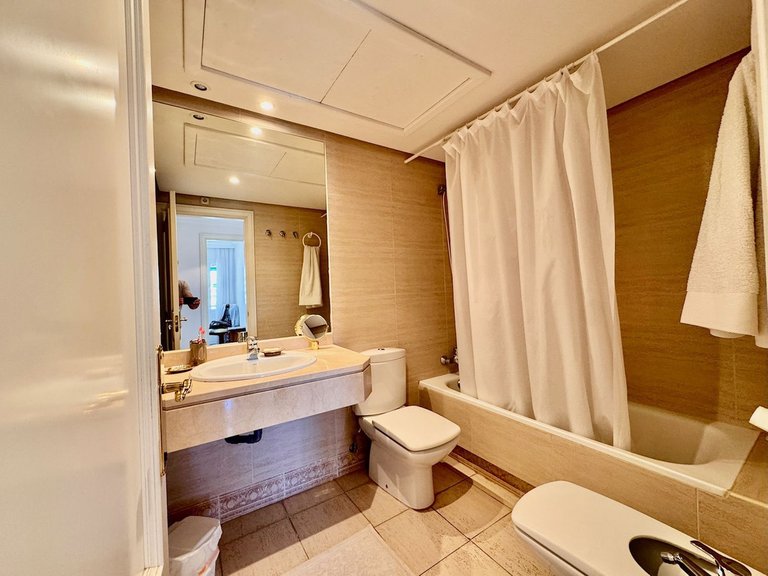 Apartment for Sale in Puerto Banús, Malaga 11