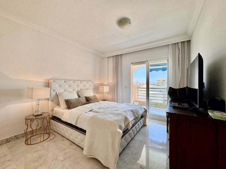 Apartment for Sale in Puerto Banús, Malaga 12