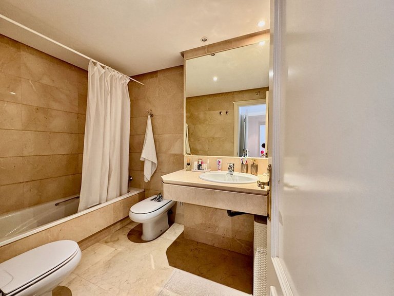 Apartment for Sale in Puerto Banús, Malaga 13
